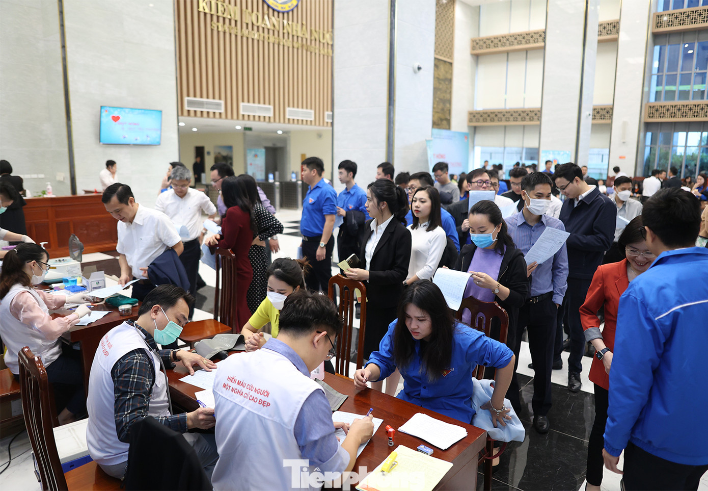 Hơn 150 cán bộ, công chức, viên chức và người lao động của KTNN đã tham gia hiến máu.