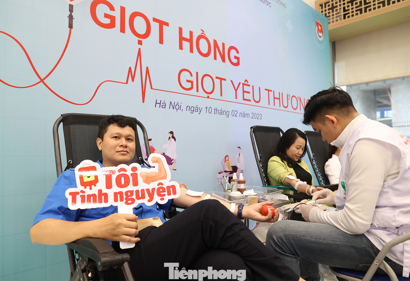 Đối tượng tham gia hiến máu là đoàn viên, thanh niên của các chi đoàn và công chức, viên chức, người lao động của các đơn vị trực thuộc KTNN có trụ sở tại địa bàn Hà Nội tự nguyện tham gia hiến máu.