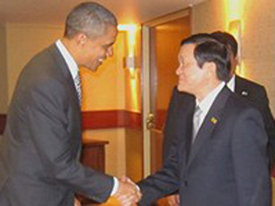Chủ tịch nước Trương Tấn Sang gặp Tổng thống Hoa Kỳ Barack Obama nhân dịp tham dự Hội nghị cấp cao APEC 2011. Chủ tịch nước Trương Tấn Sang gặp Tổng thống Hoa Kỳ Barack Obama nhân dịp tham dự Hội nghị cấp cao APEC 2011
