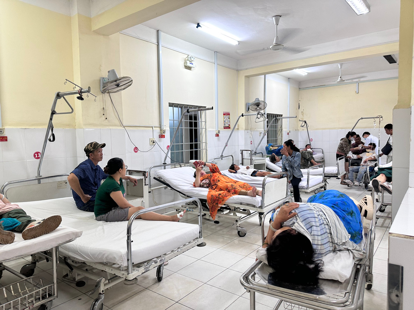 Những người bị thương đang được điều trị tại Bệnh viện Đa Khoa Khánh Hòa. Ảnh: Tiến Đạt. Những người bị thương đang được điều trị tại Bệnh viện Đa Khoa Khánh Hòa. Ảnh: Tiến Đạt.
