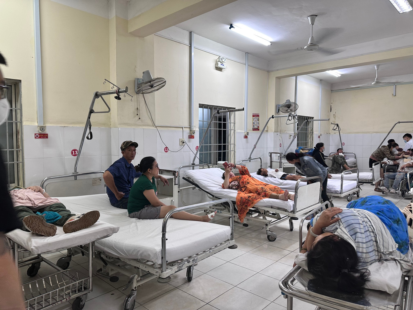 Sức khoẻ các nạn nhân vụ lật xe trên đèo Khánh Lê đã dần ổn định. Ảnh: L.H.