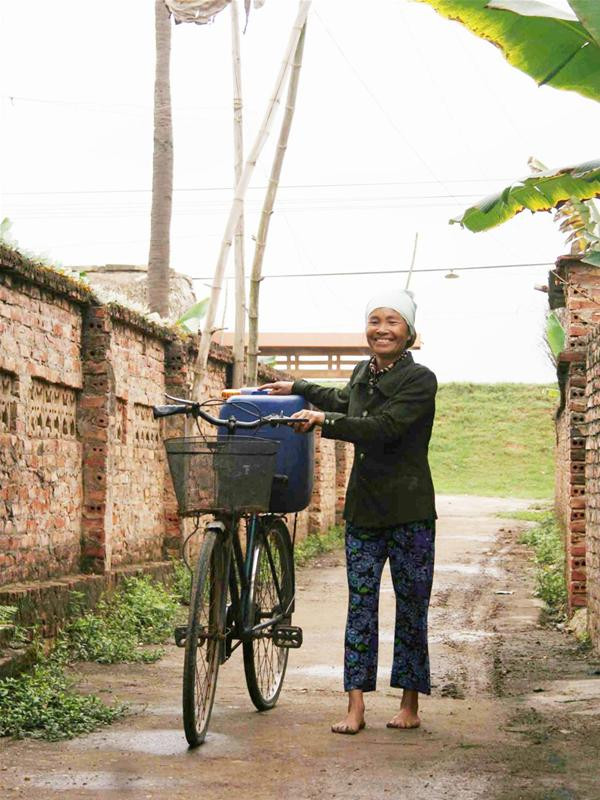 Người dân Thạch Sơn vẫn phải lấy nước từ nơi khác về sinh hoạt Người dân Thạch Sơn vẫn phải lấy nước từ nơi khác về sinh hoạt