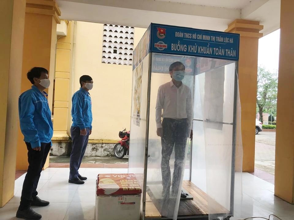 Thanh niên làm thành công buồng khử khuẩn toàn thân tự động ảnh 1