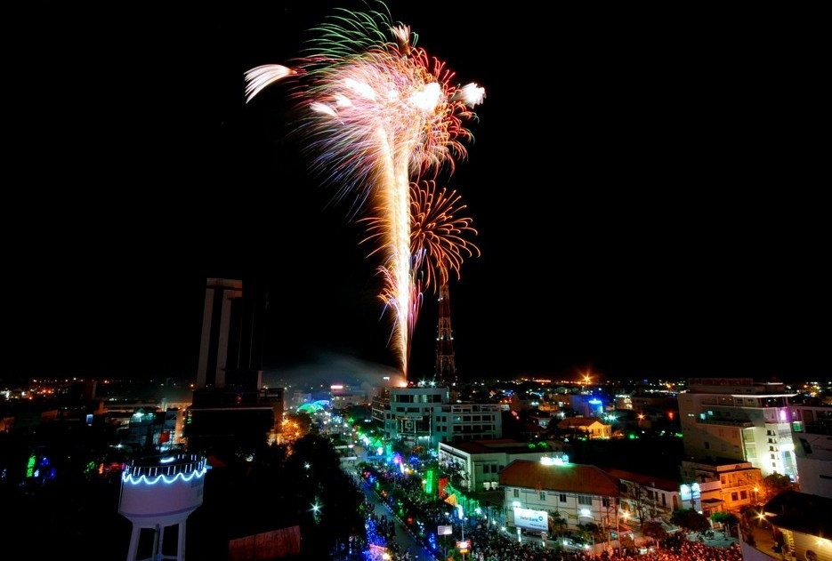 Nghệ An, Hà Tĩnh bắn pháo hoa ở 6 địa điểm trong đêm giao thừa ảnh 2