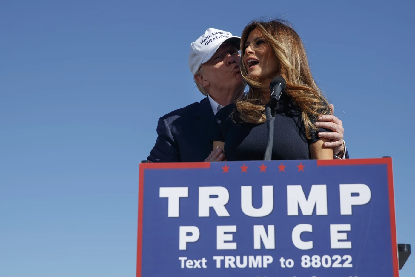 Ông Donald Trump và bà Melania Trump ngày 5/11/2016. Ảnh: AP.