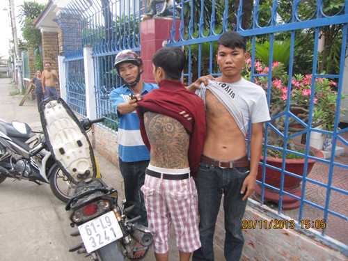Hình xăm vằn vện trên người 2 tên trộm