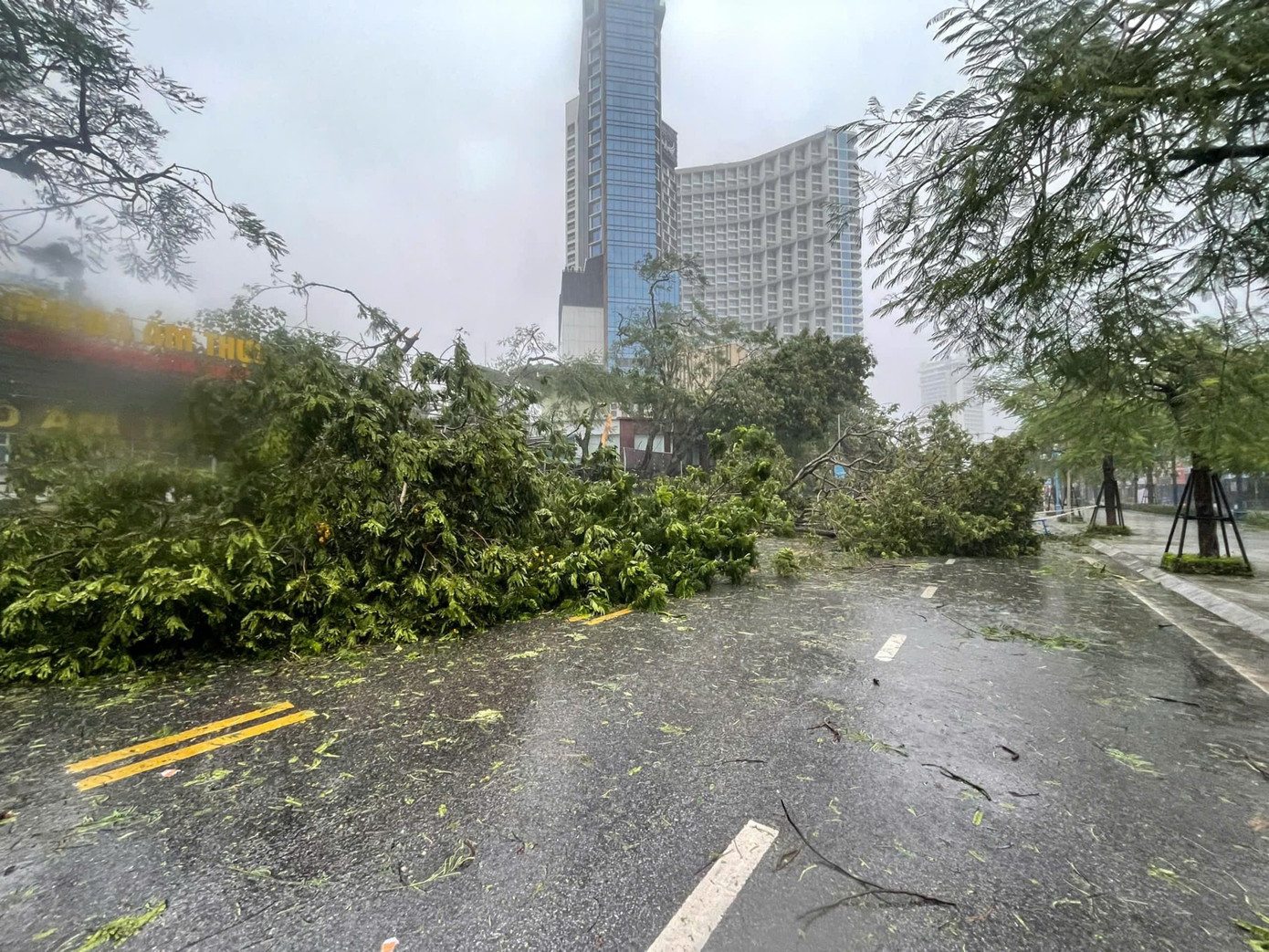 Bão số 3 vượt qua Phú Thọ, Hoà Bình, đi sâu vào Tây Bắc Bộ ảnh 57 Bão số 3 vượt qua Phú Thọ, Hoà Bình, đi sâu vào Tây Bắc Bộ ảnh 57