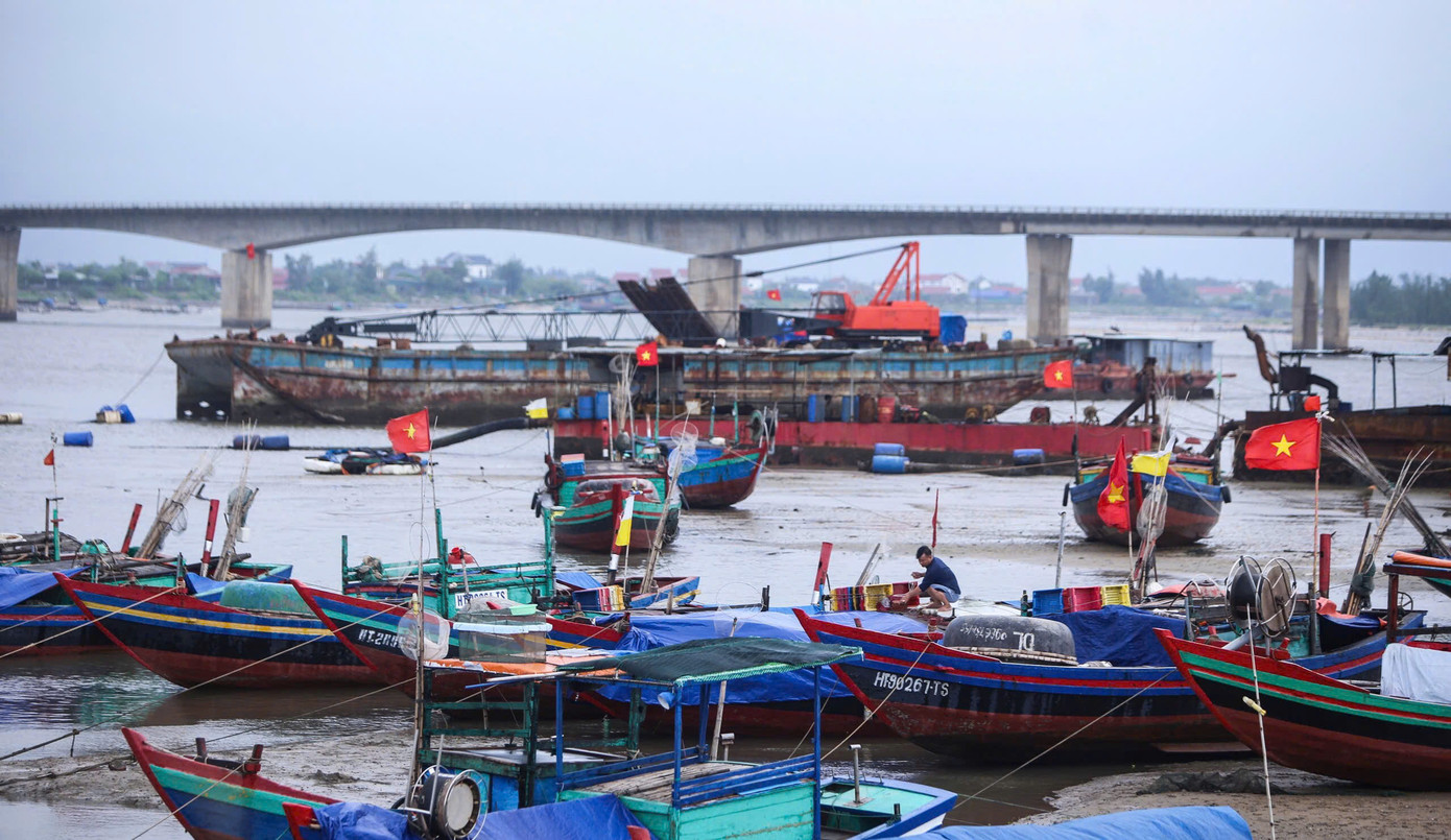 Áp thấp nhiệt đới vào sâu đất liền, vùng mưa chuyển dịch lên Thanh Hoá – Quảng Trị ảnh 4 Áp thấp nhiệt đới vào sâu đất liền, vùng mưa chuyển dịch lên Thanh Hoá – Quảng Trị ảnh 4
