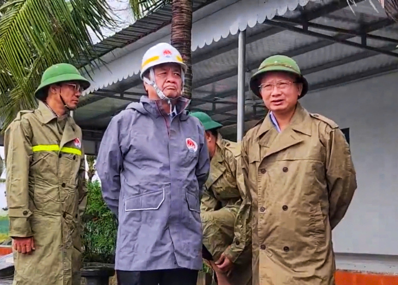 Bộ trưởng Bộ NN&PTNT Lê Minh Hoan kiểm tra công tác phòng, chống bão số 3. Bộ trưởng Bộ NN&PTNT Lê Minh Hoan kiểm tra công tác phòng, chống bão số 3.