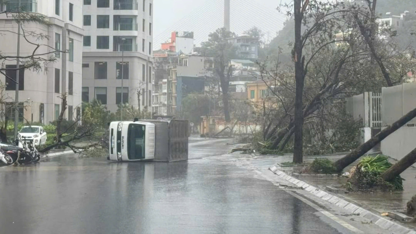 Bão số 3 vượt qua Phú Thọ, Hoà Bình, đi sâu vào Tây Bắc Bộ ảnh 94 Bão số 3 vượt qua Phú Thọ, Hoà Bình, đi sâu vào Tây Bắc Bộ ảnh 94