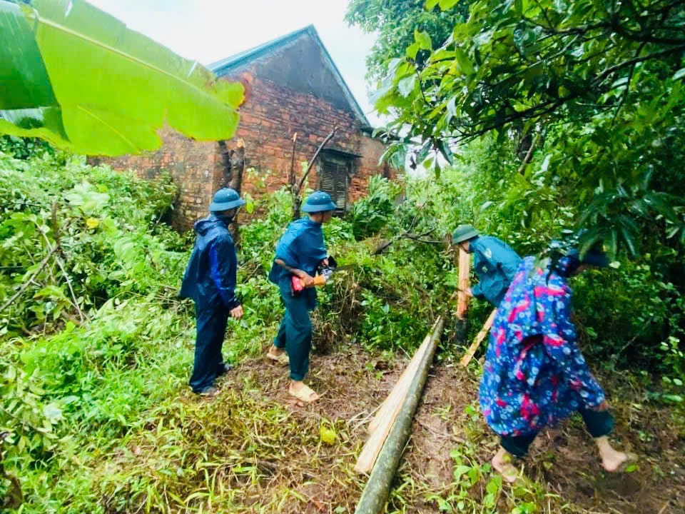 Bão số 3 vượt qua Phú Thọ, Hoà Bình, đi sâu vào Tây Bắc Bộ ảnh 40 Bão số 3 vượt qua Phú Thọ, Hoà Bình, đi sâu vào Tây Bắc Bộ ảnh 40