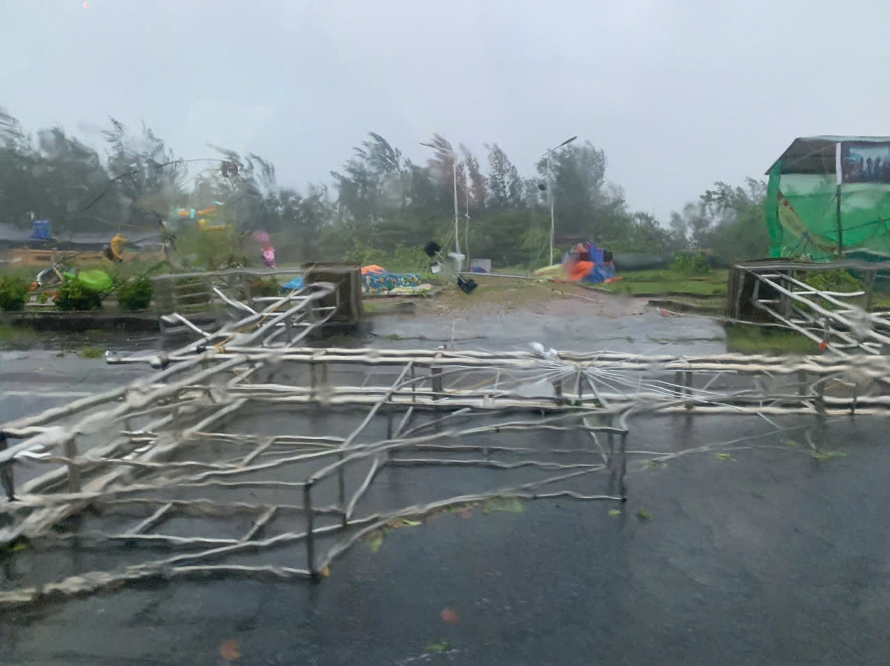 Bão số 3 vượt qua Phú Thọ, Hoà Bình, đi sâu vào Tây Bắc Bộ ảnh 17 Bão số 3 vượt qua Phú Thọ, Hoà Bình, đi sâu vào Tây Bắc Bộ ảnh 17