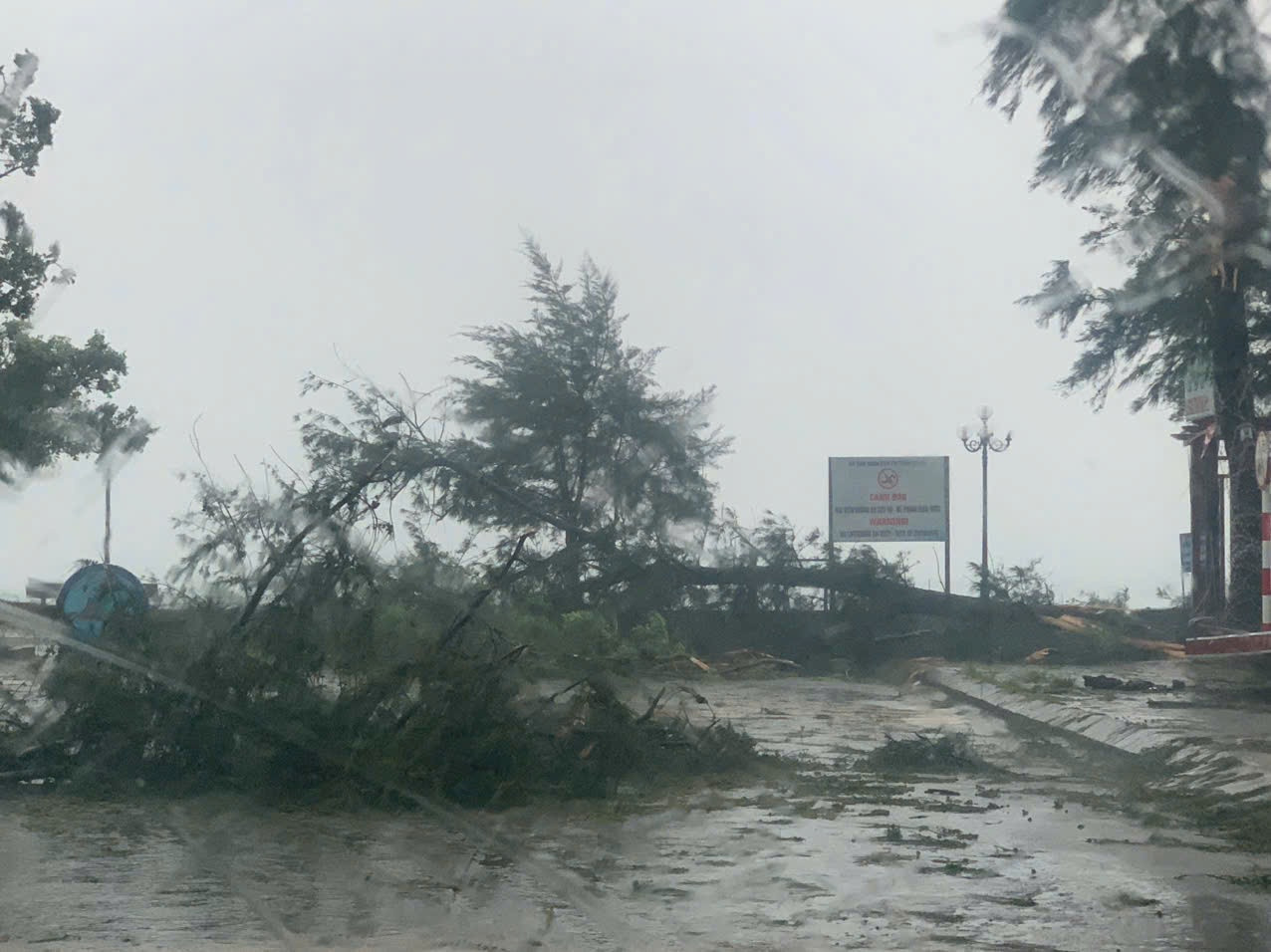 Bão số 3 vượt qua Phú Thọ, Hoà Bình, đi sâu vào Tây Bắc Bộ ảnh 16 Bão số 3 vượt qua Phú Thọ, Hoà Bình, đi sâu vào Tây Bắc Bộ ảnh 16