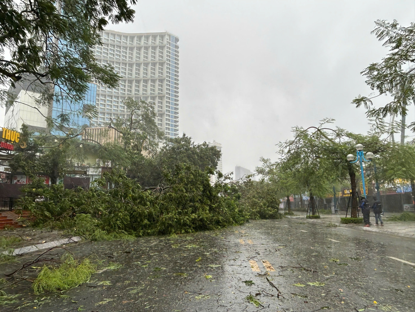 Bão số 3 vượt qua Phú Thọ, Hoà Bình, đi sâu vào Tây Bắc Bộ ảnh 55 Bão số 3 vượt qua Phú Thọ, Hoà Bình, đi sâu vào Tây Bắc Bộ ảnh 55