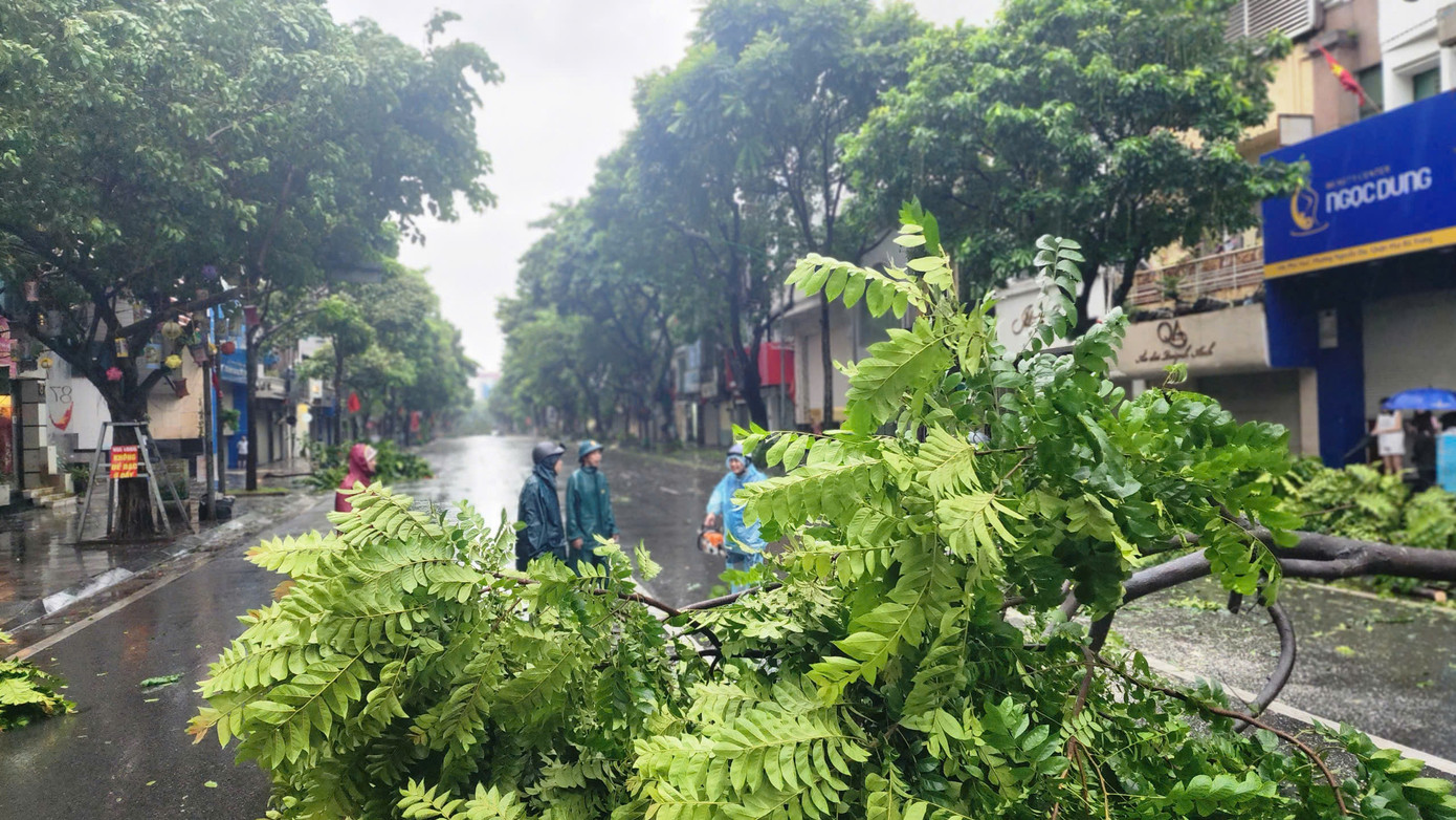 Bão số 3 vượt qua Phú Thọ, Hoà Bình, đi sâu vào Tây Bắc Bộ ảnh 72 Bão số 3 vượt qua Phú Thọ, Hoà Bình, đi sâu vào Tây Bắc Bộ ảnh 72