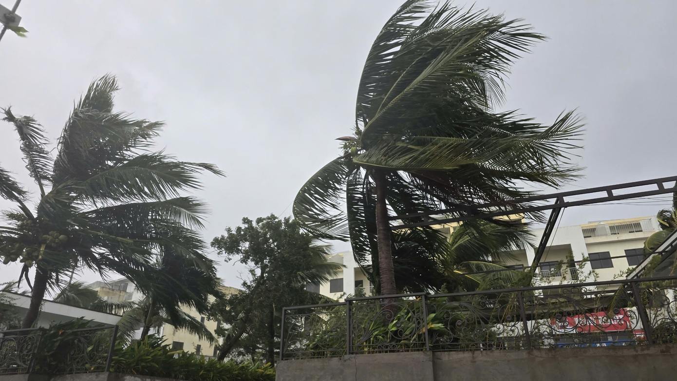 Bão số 3 áp sát Quảng Ninh. Bão số 3 áp sát Quảng Ninh.