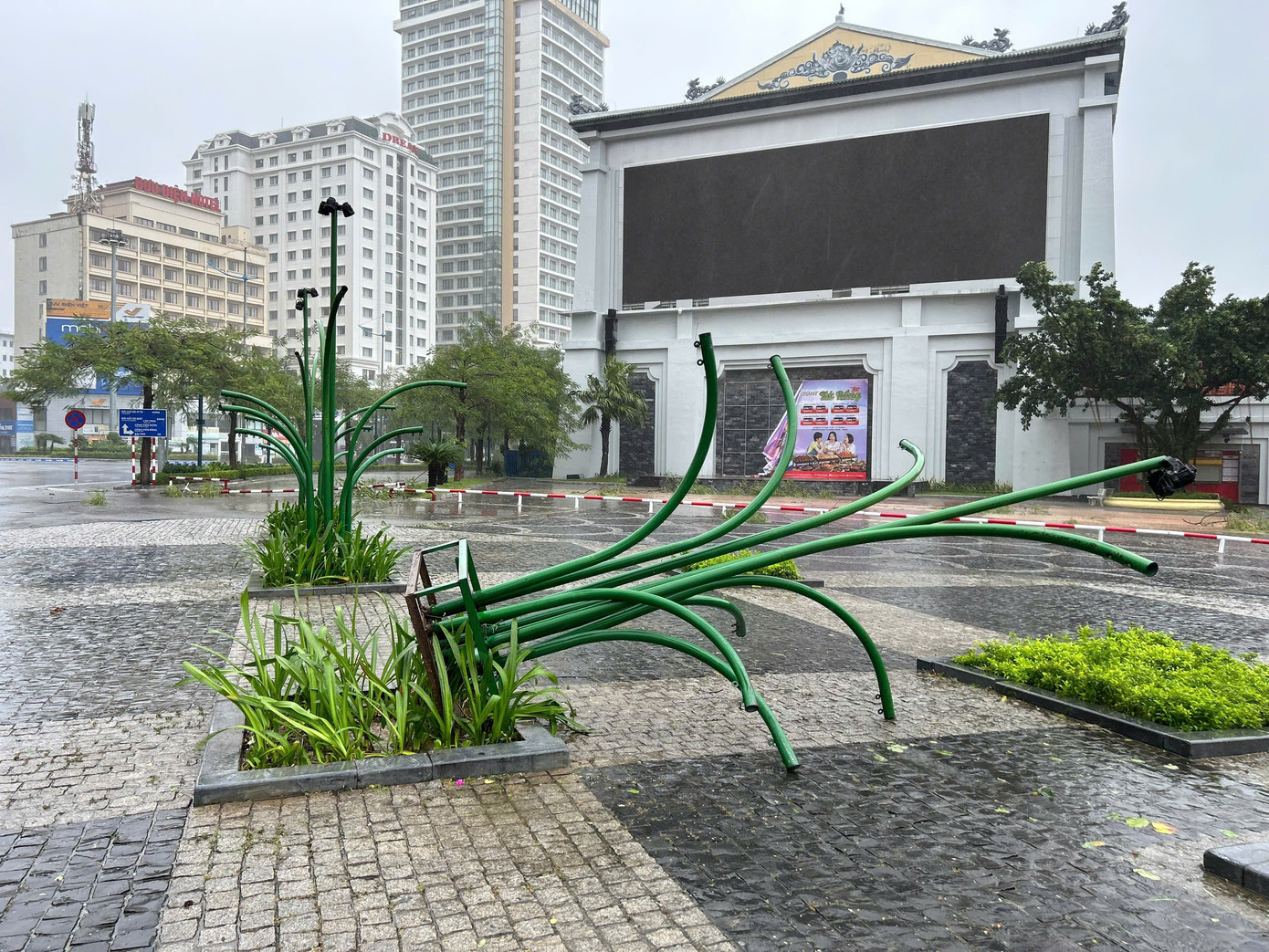 Bão số 3 vượt qua Phú Thọ, Hoà Bình, đi sâu vào Tây Bắc Bộ ảnh 51 Bão số 3 vượt qua Phú Thọ, Hoà Bình, đi sâu vào Tây Bắc Bộ ảnh 51