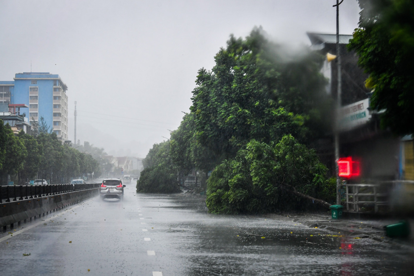 Bão số 3 vượt qua Phú Thọ, Hoà Bình, đi sâu vào Tây Bắc Bộ ảnh 53 Bão số 3 vượt qua Phú Thọ, Hoà Bình, đi sâu vào Tây Bắc Bộ ảnh 53