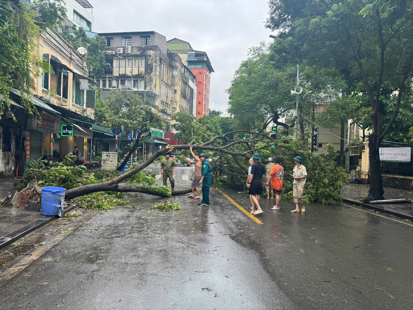 Bão số 3 vượt qua Phú Thọ, Hoà Bình, đi sâu vào Tây Bắc Bộ ảnh 78 Bão số 3 vượt qua Phú Thọ, Hoà Bình, đi sâu vào Tây Bắc Bộ ảnh 78