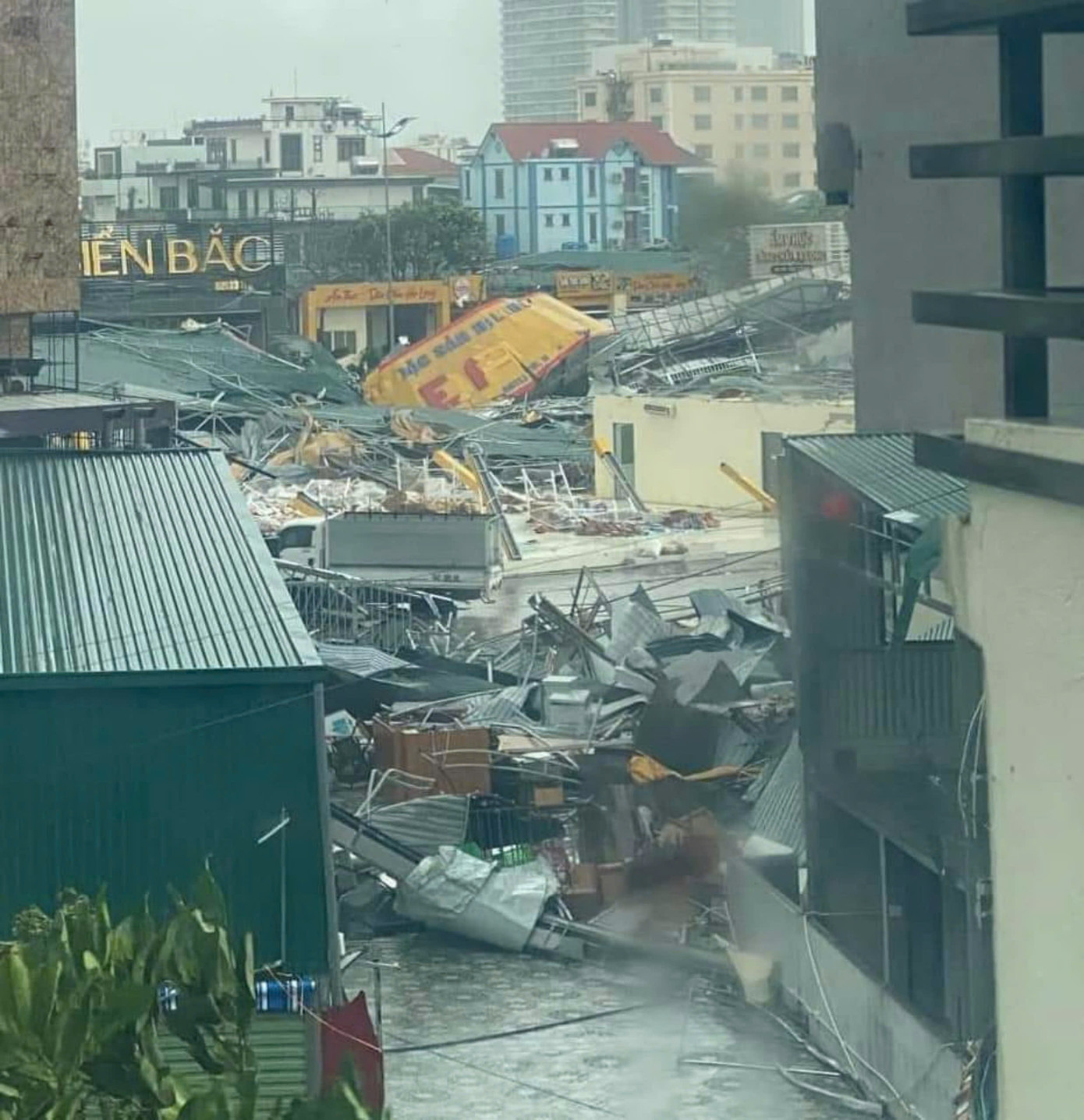 Bão số 3 vượt qua Phú Thọ, Hoà Bình, đi sâu vào Tây Bắc Bộ ảnh 99 Bão số 3 vượt qua Phú Thọ, Hoà Bình, đi sâu vào Tây Bắc Bộ ảnh 99