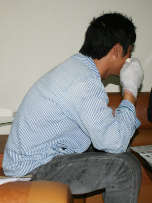 Trần Đình Điệp luôn tránh ống kính PV. Trần Đình Điệp luôn tránh ống kính PV