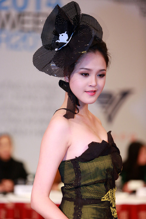 Á hậu 2 Hoa hậu Việt Nam 2012 Hoàng Anh