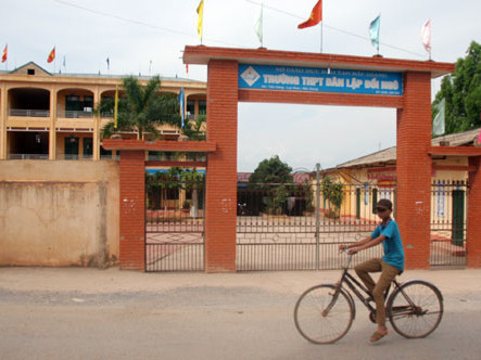 Hội đồng thi THPT Dân lập Đồi Ngô có 12 phòng thi, với gần 300 thí sinh. Ảnh: Tiến Dũng.(VnExpress)