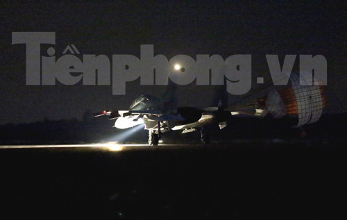 Chiếc máy bay đầu tiên hoàn thành chuyến bay trở về an toàn