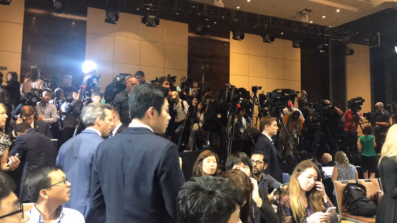 Ông Trump kết thúc họp báo, chuẩn bị rời Hà Nội ảnh 21