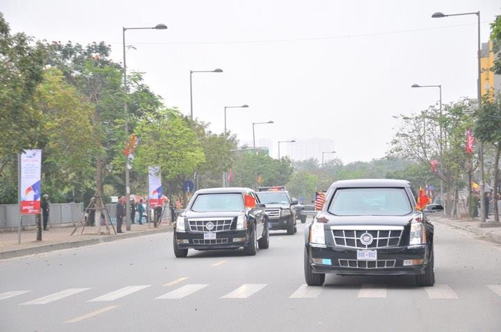 Ông Trump lên máy bay về nước ảnh 9