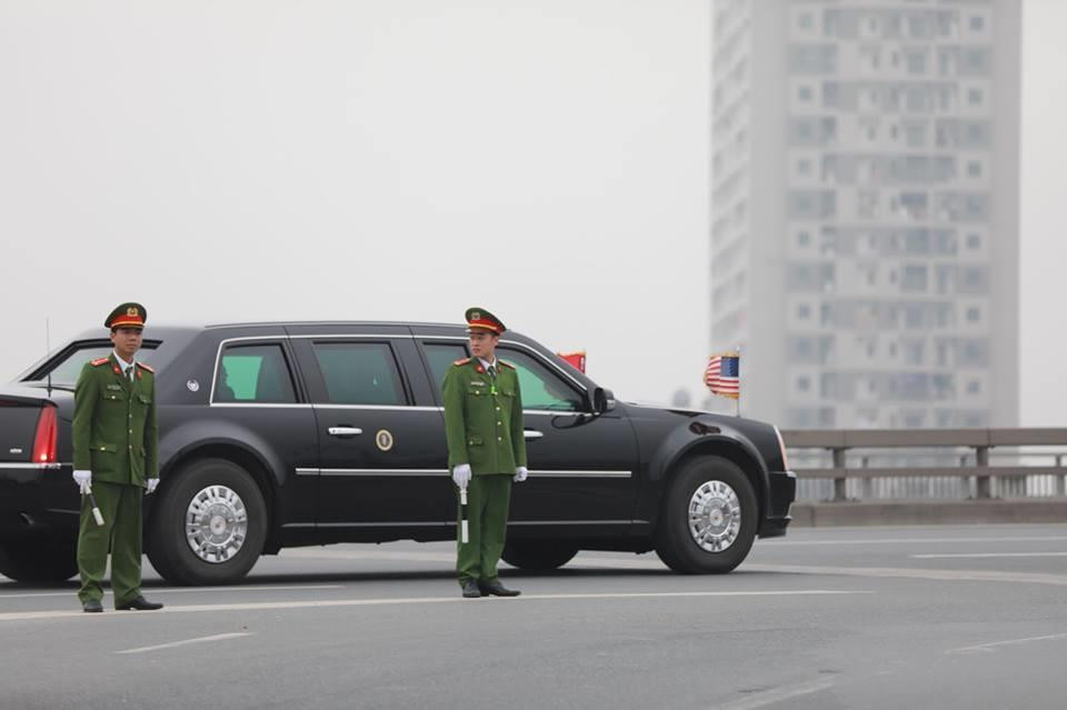 Ông Trump lên máy bay về nước ảnh 5