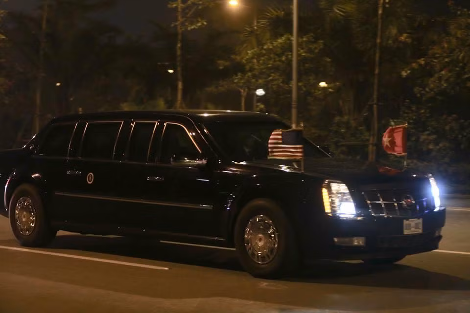 Đoàn xe Tổng thống Mỹ Trump về khách sạn JW Marriott ảnh 8