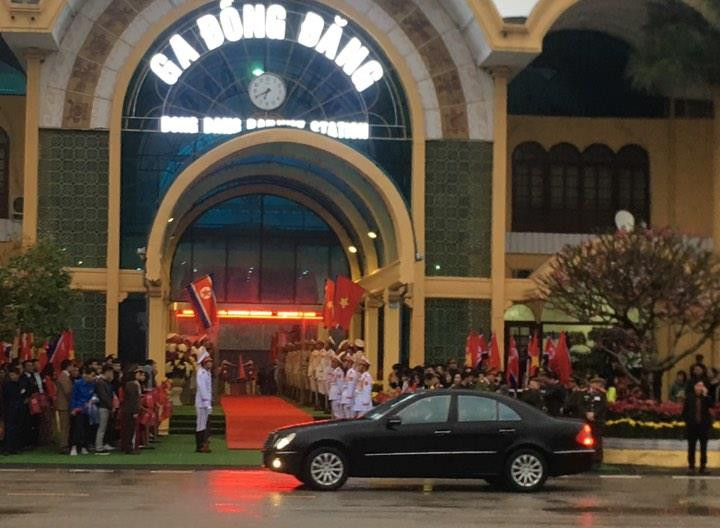 Đoàn xe của Chủ tịch Kim Jong Un về đến khách sạn Melia ảnh 60