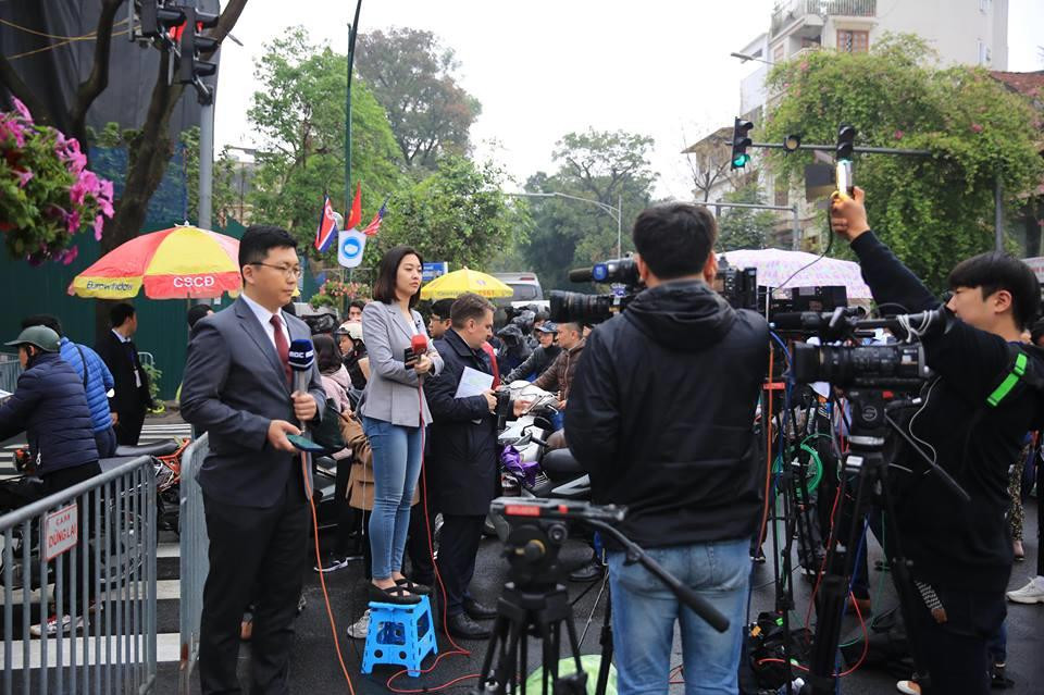 Đoàn xe của Chủ tịch Kim Jong Un về đến khách sạn Melia ảnh 44