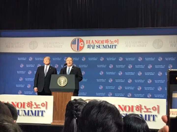 Ông Trump kết thúc họp báo, chuẩn bị rời Hà Nội ảnh 6