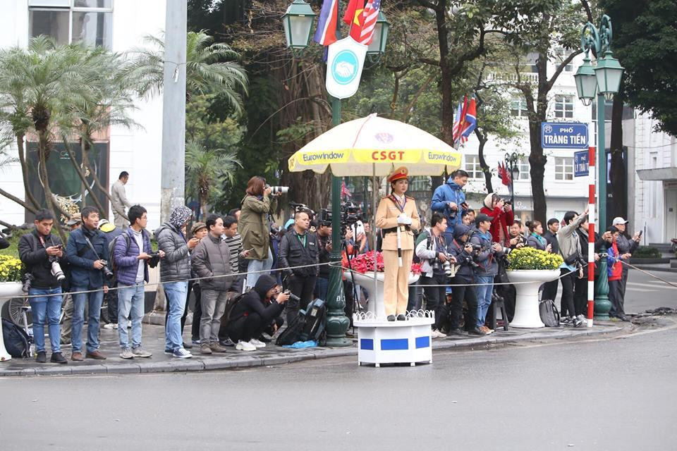 Đoàn xe của Chủ tịch Kim Jong Un về đến khách sạn Melia ảnh 19