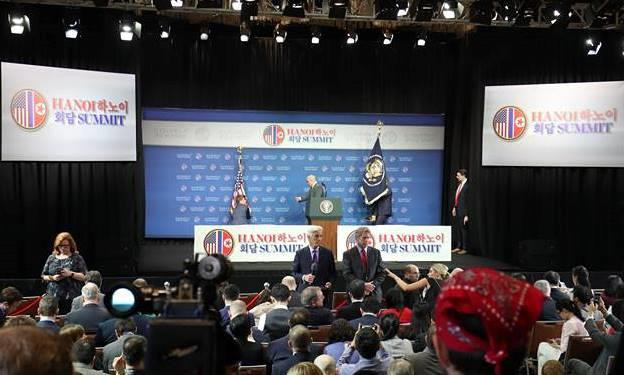 Ông Trump kết thúc họp báo, chuẩn bị rời Hà Nội ảnh 8