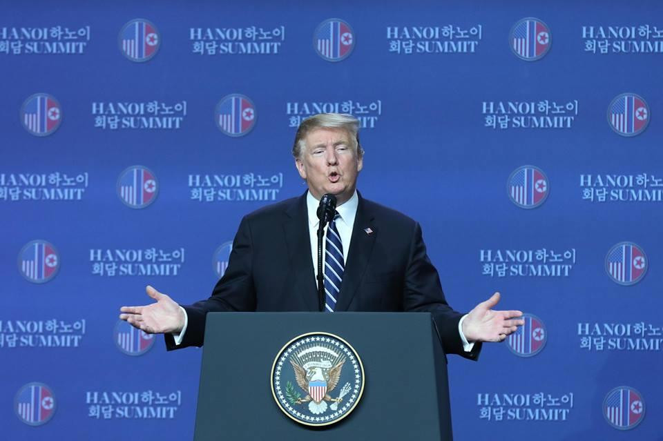 Ông Trump kết thúc họp báo, chuẩn bị rời Hà Nội ảnh 3