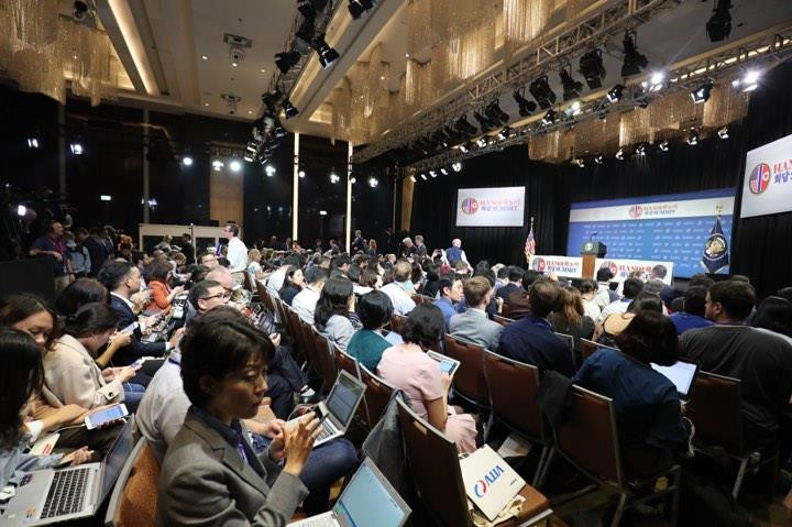 Ông Trump kết thúc họp báo, chuẩn bị rời Hà Nội ảnh 10