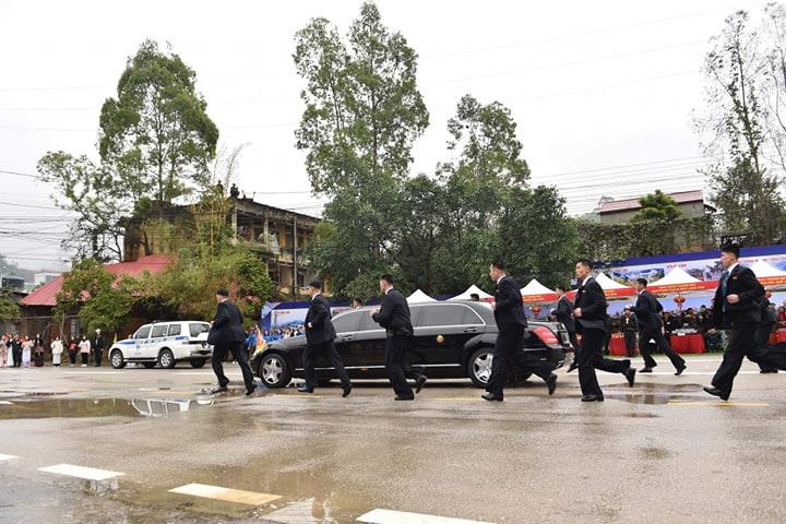 Đoàn xe của Chủ tịch Kim Jong Un về đến khách sạn Melia ảnh 35