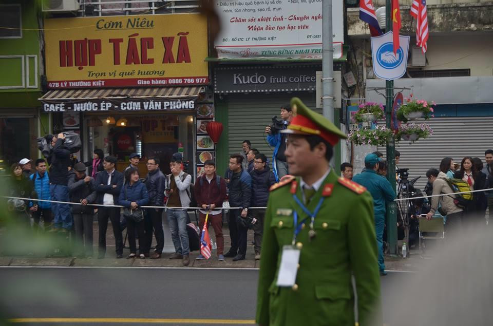 Đoàn xe của Chủ tịch Kim Jong Un về đến khách sạn Melia ảnh 21