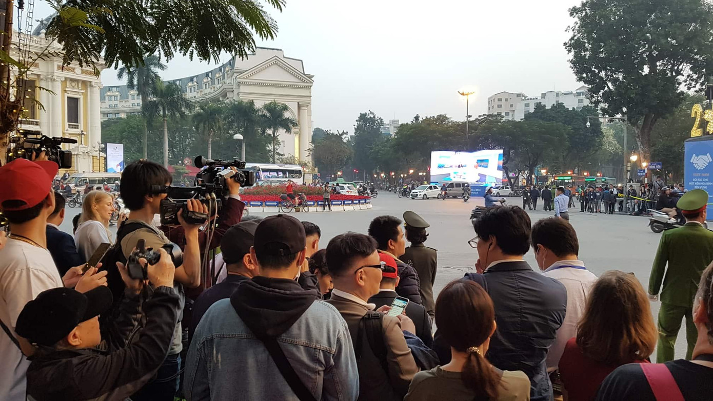 Bữa tối kết thúc, Tổng thống Trump và Chủ tịch Kim rời khách sạn Metropole ảnh 23