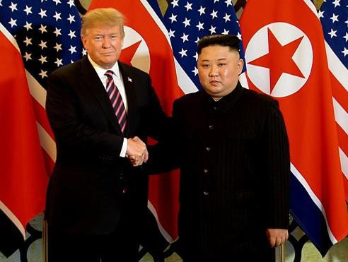 Bữa tối kết thúc, Tổng thống Trump và Chủ tịch Kim rời khách sạn Metropole ảnh 2