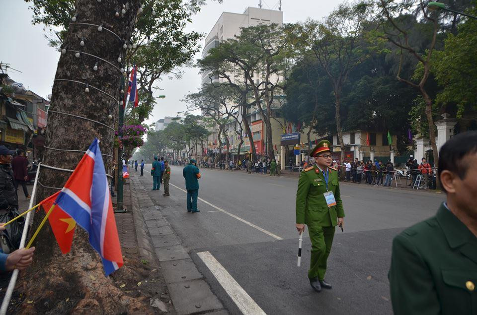 Đoàn xe của Chủ tịch Kim Jong Un về đến khách sạn Melia ảnh 24