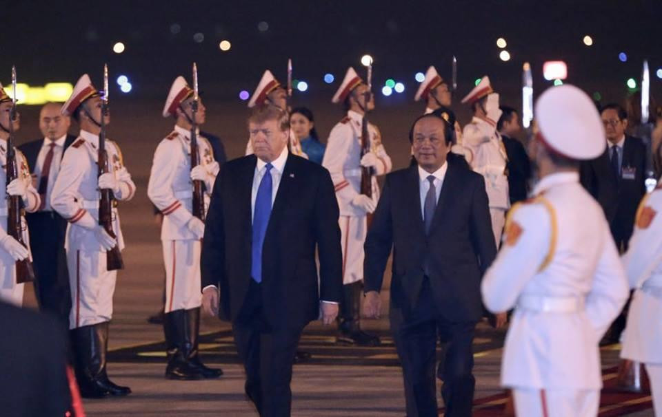 Đoàn xe Tổng thống Mỹ Trump về khách sạn JW Marriott ảnh 13