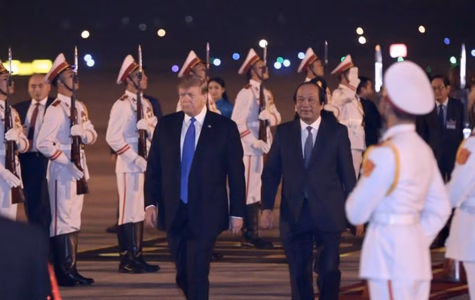 Đoàn xe Tổng thống Mỹ Trump về khách sạn JW Marriott ảnh 13