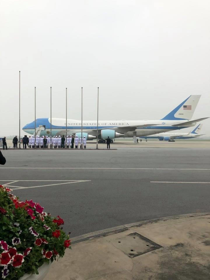 Ông Trump lên máy bay về nước ảnh 8