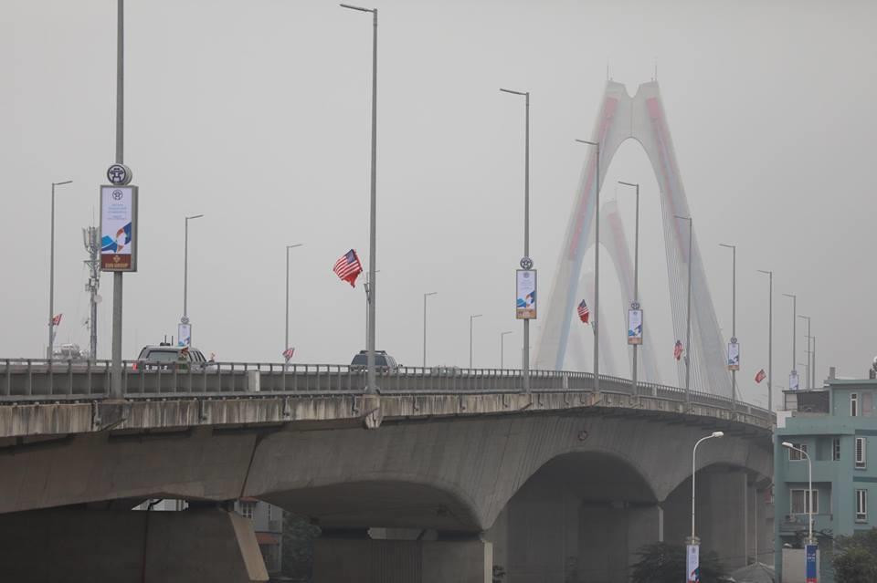 Ông Trump lên máy bay về nước ảnh 7