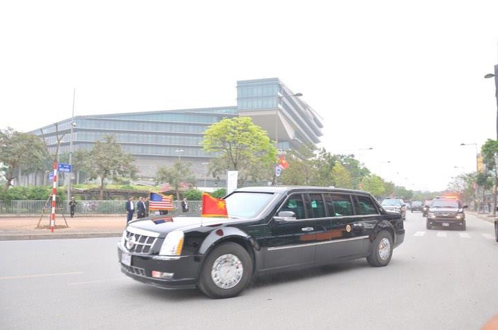 Ông Trump lên máy bay về nước ảnh 10