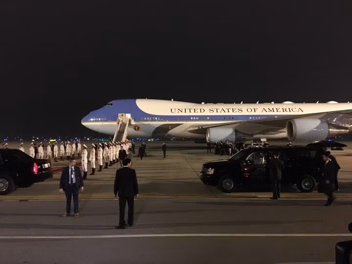 Đoàn xe Tổng thống Mỹ Trump về khách sạn JW Marriott ảnh 15